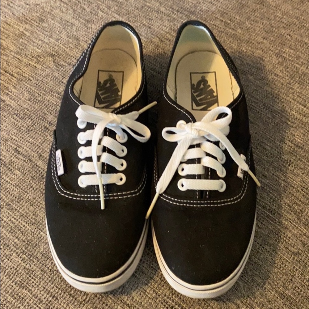 VANS Authentic Shoes - Black